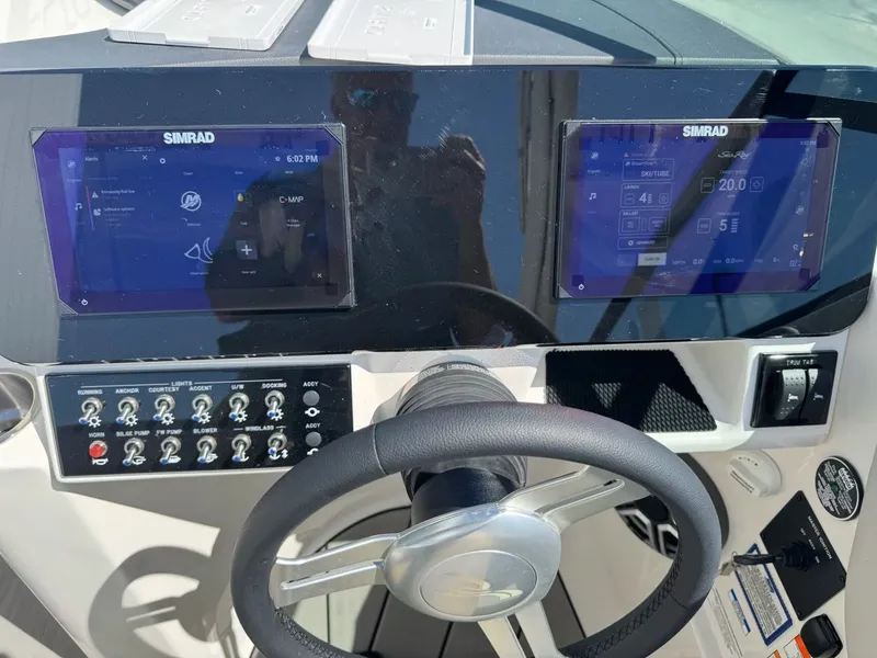 Slide: The Image of Sea Ray SDX270 SURF 2026 - 48