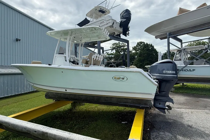 Slide: The Image of 2016 Sea Hunt Ultra 235 SE boat with Yamaha engine on display. - 4