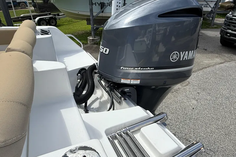 Slide: The Image of 2016 Sea Hunt Ultra 235 SE with Yamaha 150 four-stroke engine, beige seating. - 6