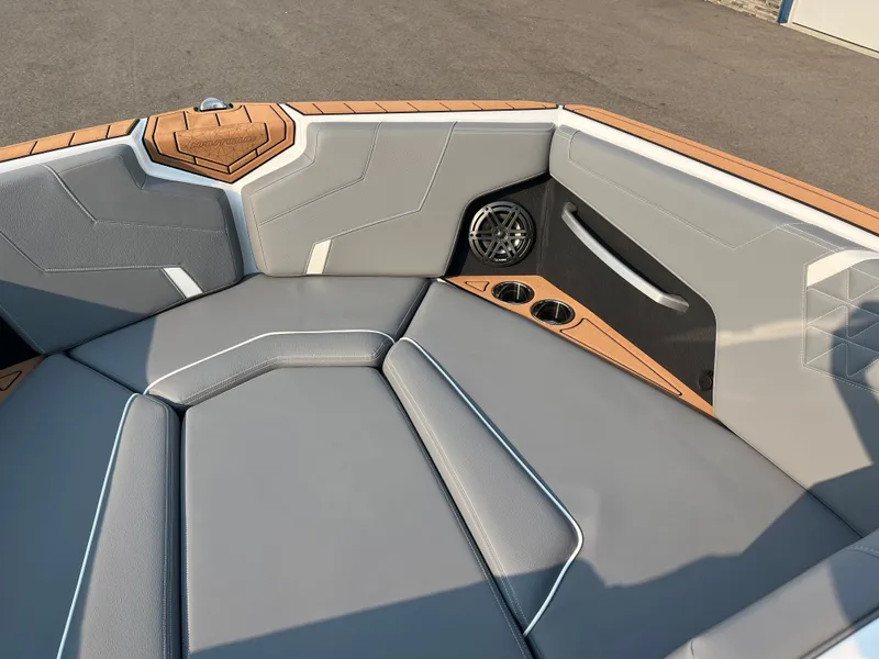 Slide: The Image of Nautique GS24 2026 - 27