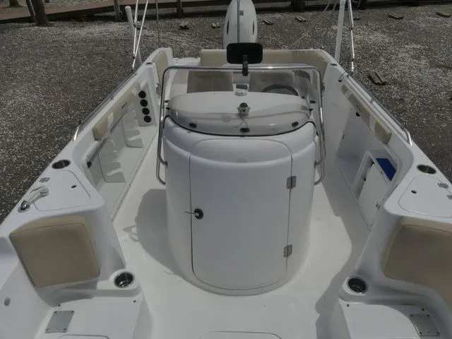 Slide: The Image of Hurricane SS 231 OB Center Console 2016 - 14