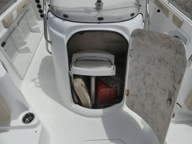 Slide: The Image of Hurricane SS 231 OB Center Console 2016 - 15