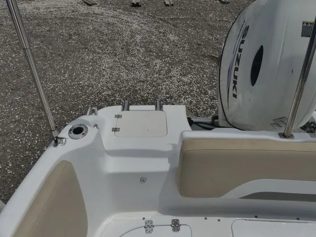 Slide: The Image of Hurricane SS 231 OB Center Console 2016 - 25