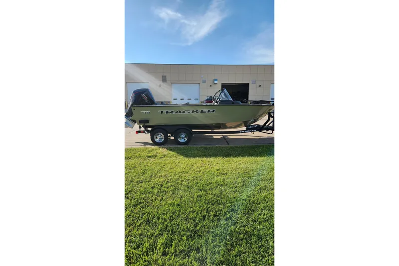 Slide: The Image of 2026 Tracker Targa V-19 Combo boat, top view, showcasing seating and layout. - 3