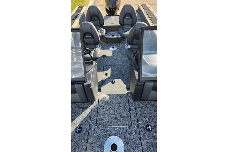 Slide: The Image of 2026 Tracker Targa V-19 Combo boat with Minn Kota PowerDrive trolling motor. - 7