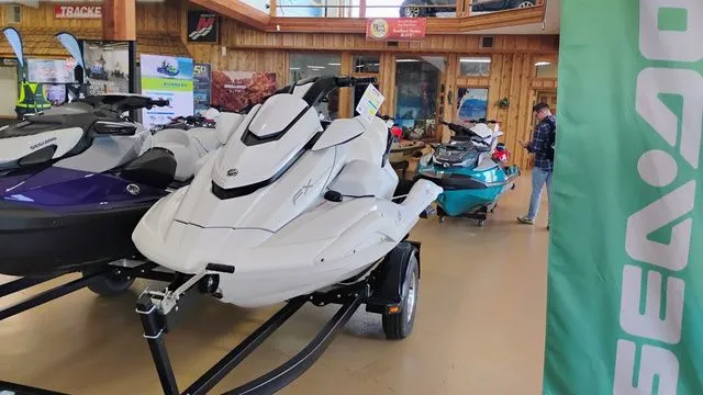 Slide: The Image of Yamaha FX Cruiser SVHO 2025 - 16