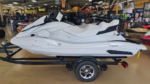 Slide: The Image of Yamaha FX Cruiser SVHO 2025 - 17