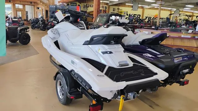 Slide: The Image of Yamaha FX Cruiser SVHO 2025 - 4