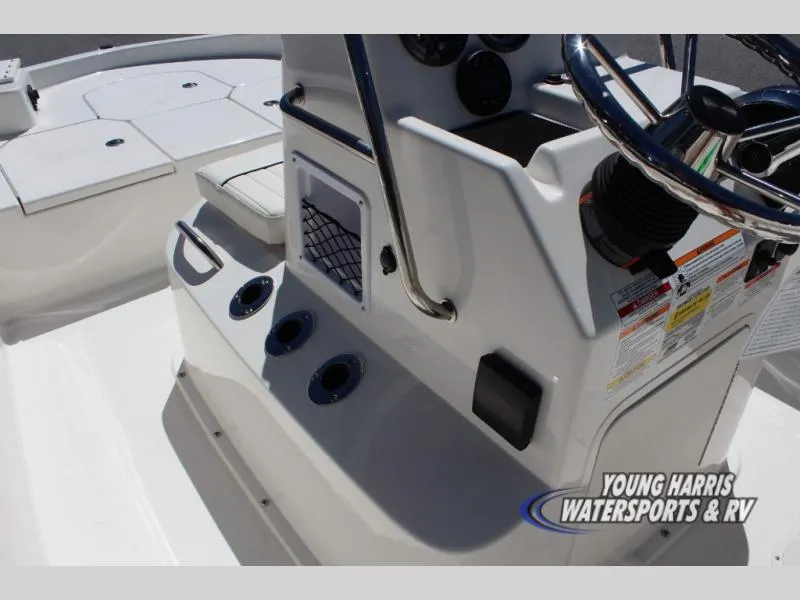 Slide: The Image of Bayliner 18EL 2026 - 13