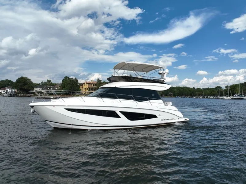 The Image of Regal 42 Fly 2019 - 1