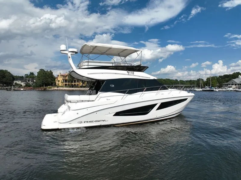 Slide: The Image of Regal 42 Fly 2019 - 10