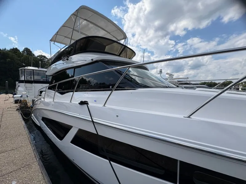 Slide: The Image of Regal 42 Fly 2019 - 15