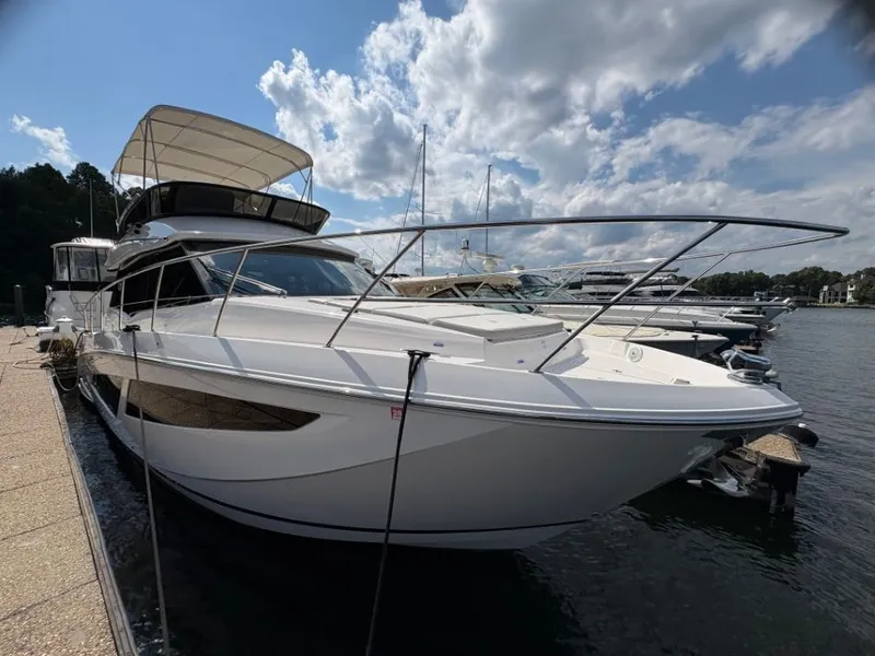 Slide: The Image of Regal 42 Fly 2019 - 17