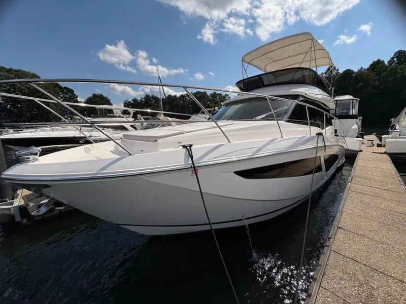 Slide: The Image of Regal 42 Fly 2019 - 26