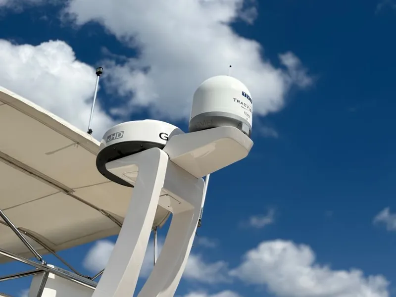 Slide: The Image of Regal 42 Fly 2019 - 27