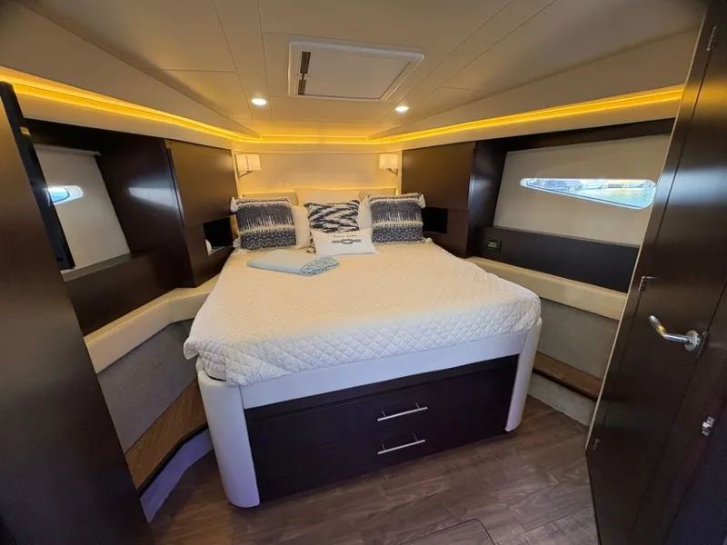 Slide: The Image of Regal 42 Fly 2019 - 30