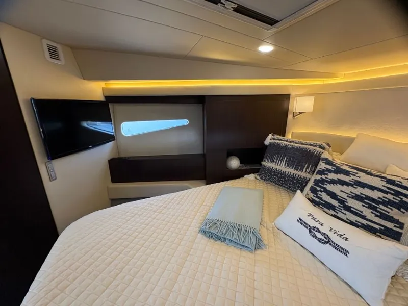 Slide: The Image of Regal 42 Fly 2019 - 31