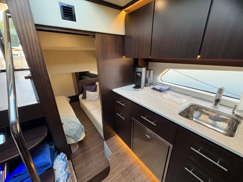 Slide: The Image of Regal 42 Fly 2019 - 37