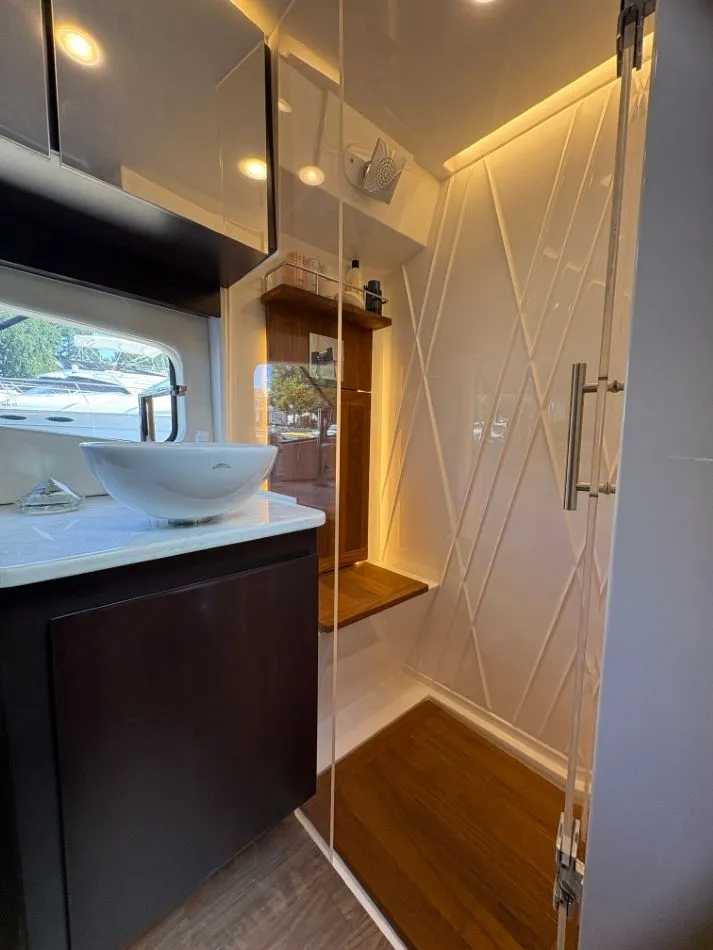 Slide: The Image of Regal 42 Fly 2019 - 44