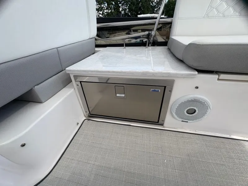 Slide: The Image of Regal 42 Fly 2019 - 49