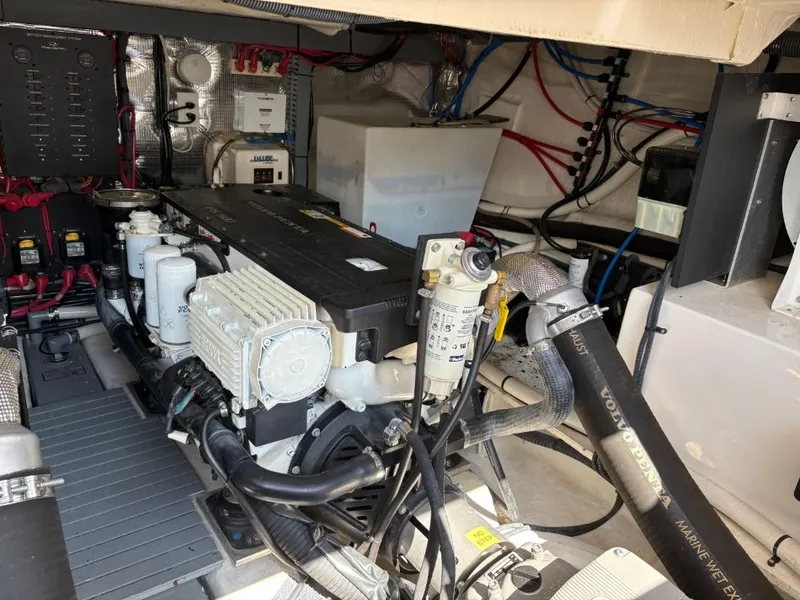 Slide: The Image of Regal 42 Fly 2019 - 65