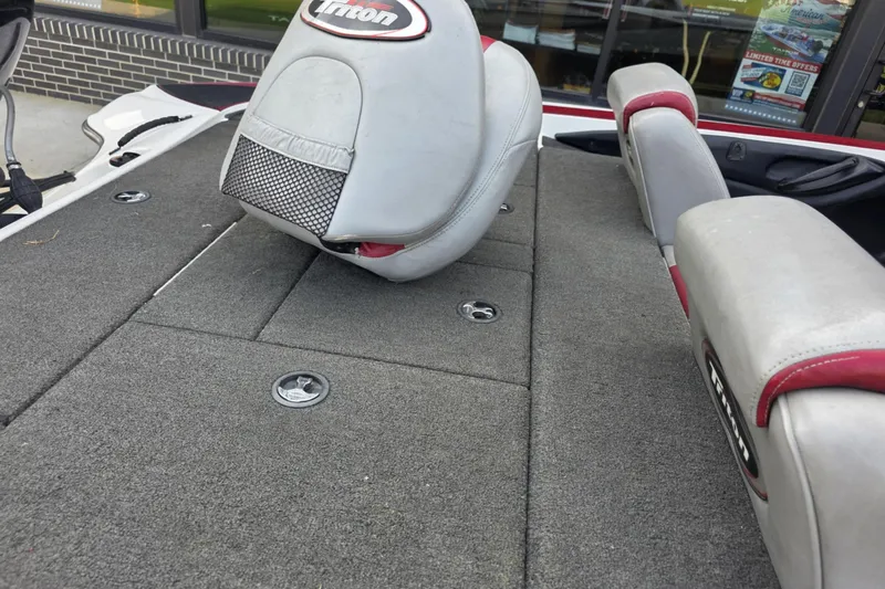 Slide: The Image of 2006 Triton Tr-21X HP DC boat interior with gray and red seating. - 5