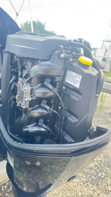 Slide: The Image of Bayliner Element M17 2023 - 6