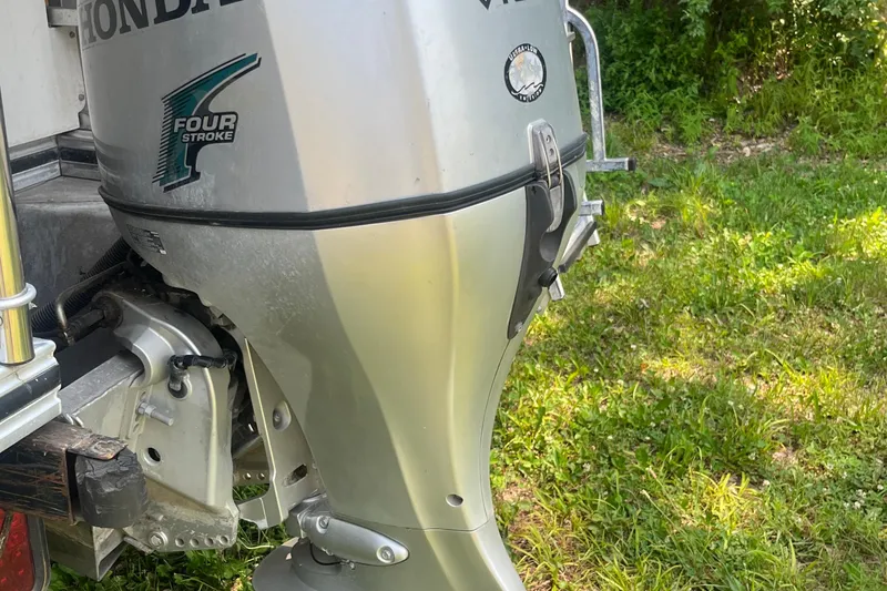 Slide: The Image of Honda four-stroke outboard motor on 2007 Harris-Kayot Super Sunliner 220 O/B boat. - 4