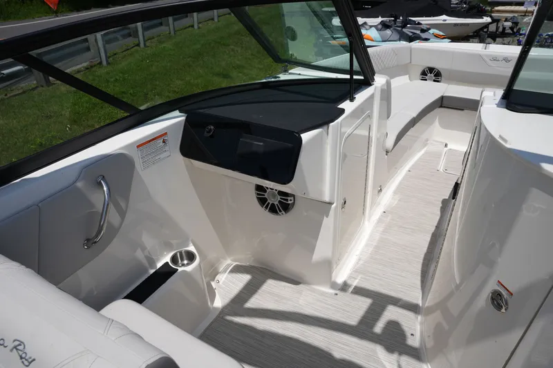 Slide: The Image of Sea Ray SDX 270 2026 - 23