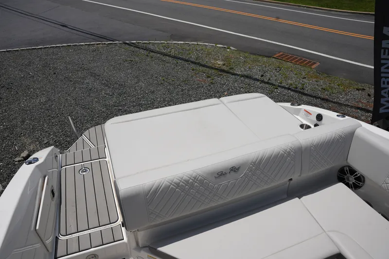 Slide: The Image of Sea Ray SDX 270 2026 - 7