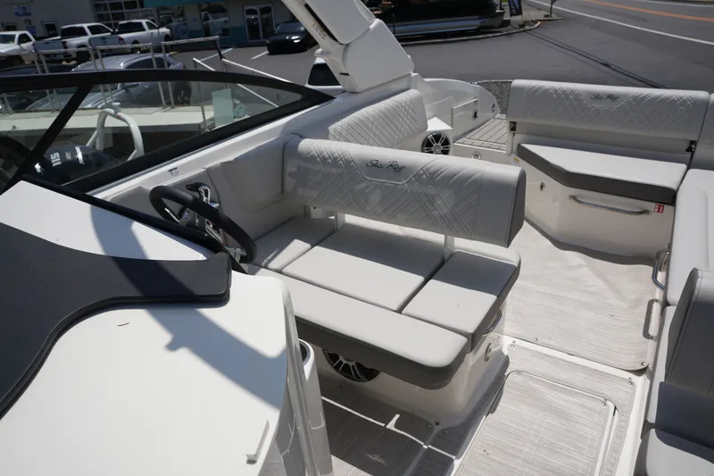 Slide: The Image of Sea Ray SDX 270 2026 - 14