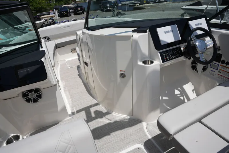 Slide: The Image of Sea Ray SDX 270 2026 - 21