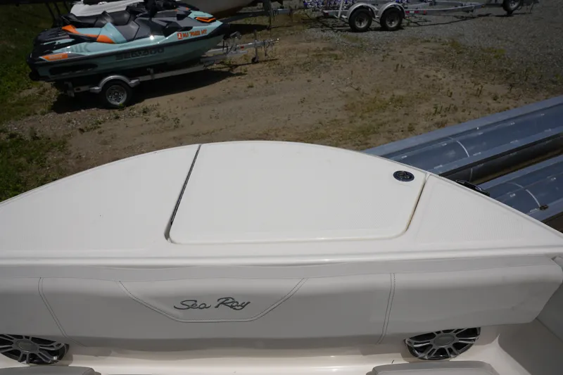 Slide: The Image of Sea Ray SDX 270 2026 - 28