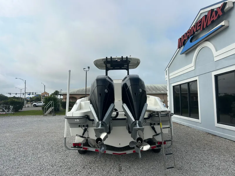 Slide: The Image of Boston Whaler 28 DAUNTLESS 2023 - 5