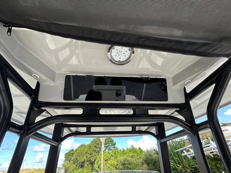 Slide: The Image of Boston Whaler 28 DAUNTLESS 2023 - 11