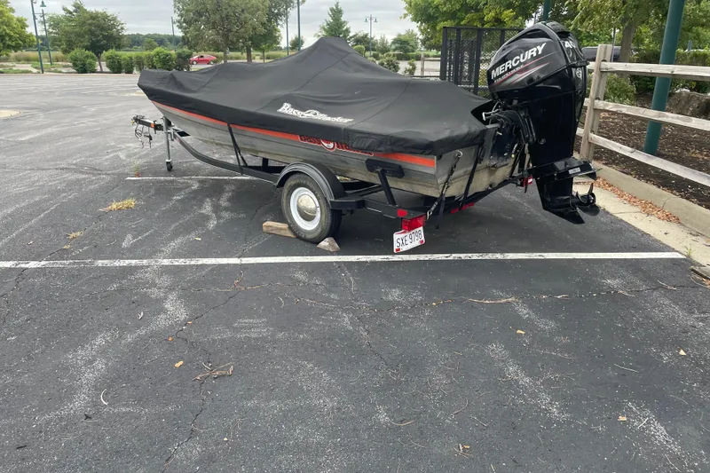 Slide: The Image of 2018 Tracker Bass Tracker 40th Anniversary Heritage Edition boat with cover in parking lot. - 5