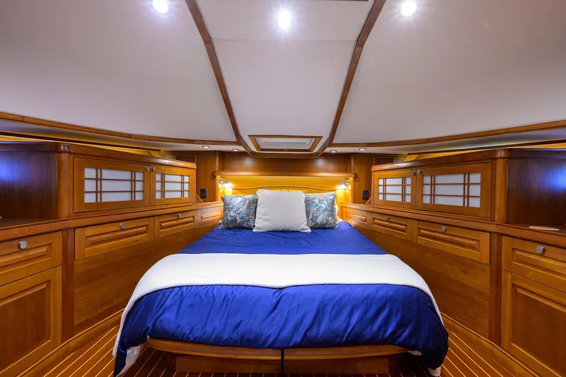 Slide: The Image of Sabre 66 SANDCRAB - Forward Stateroom Berth - 32