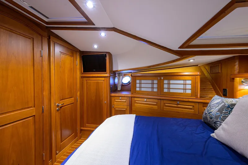 Slide: The Image of Sabre 66 SANDCRAB - Forward Stateroom Berth - 33