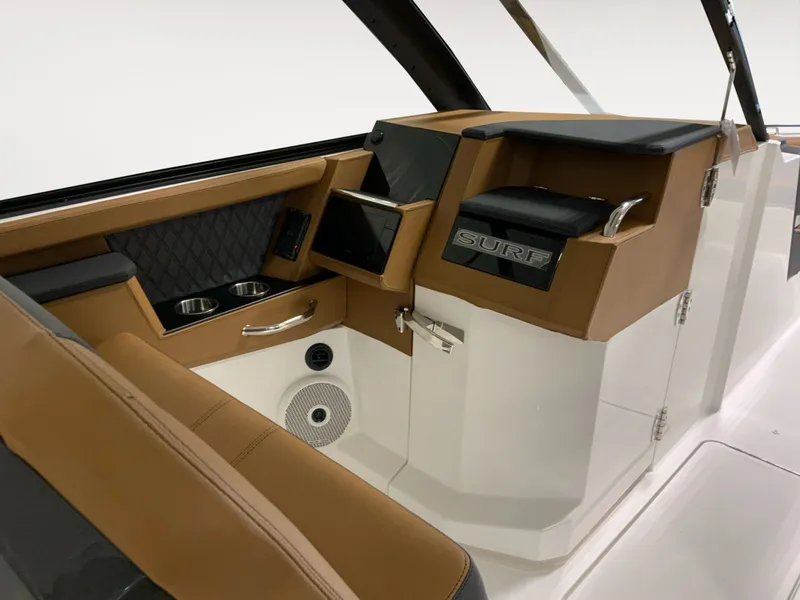 Slide: The Image of Cobalt R35 Surf 2026 - 10