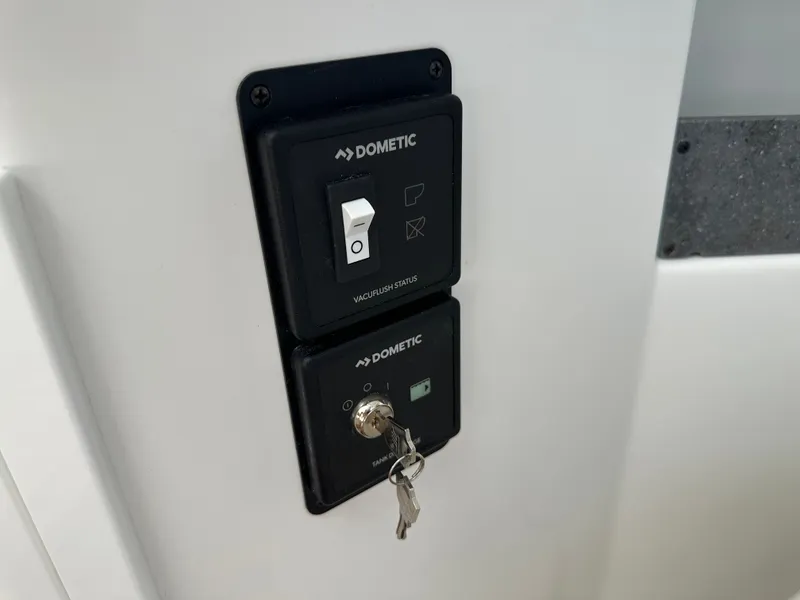 Slide: The Image of Cobalt R35 Surf 2026 - 30