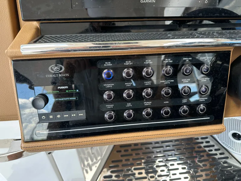 Slide: The Image of Cobalt R35 Surf 2026 - 35