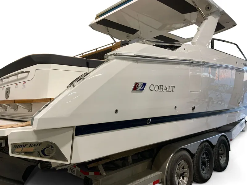 Slide: The Image of Cobalt R35 Surf 2026 - 5