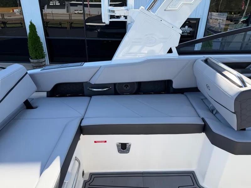 Slide: The Image of Cobalt R6 Surf 2026 - 12