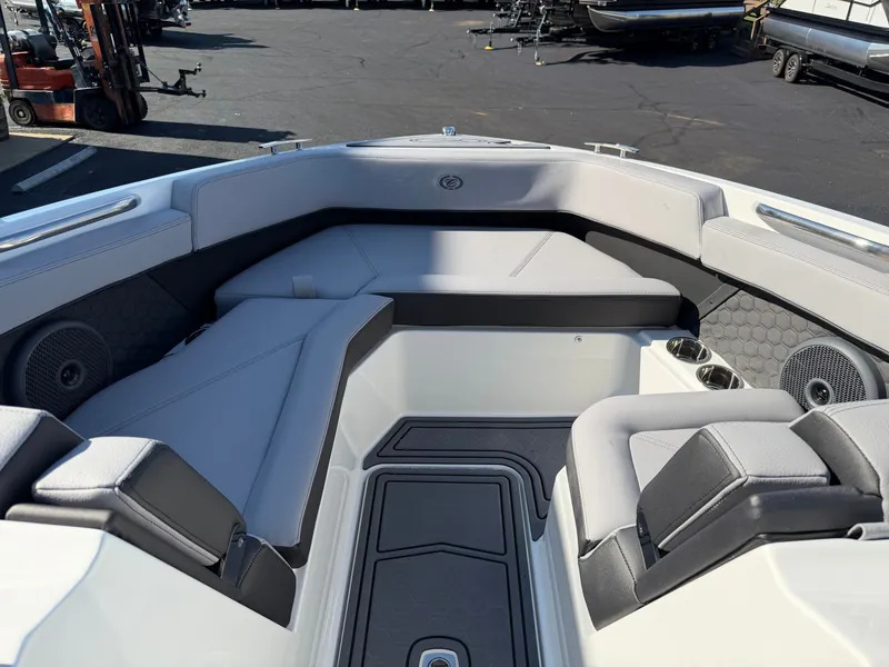 Slide: The Image of Cobalt R6 Surf 2026 - 19