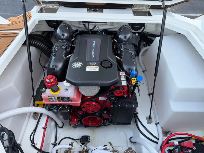 Slide: The Image of Cobalt R8 Surf 2026 - 29