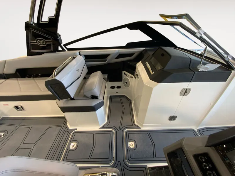 Slide: The Image of Cobalt R8 Surf 2026 - 10