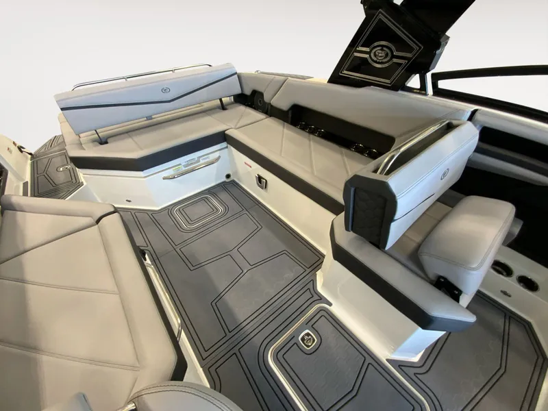 Slide: The Image of Cobalt R8 Surf 2026 - 14