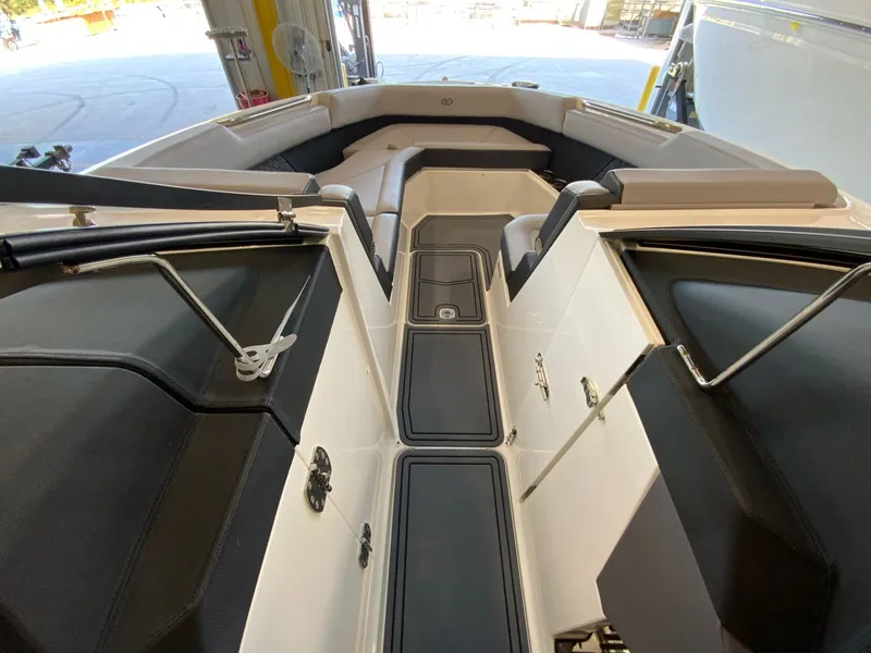 Slide: The Image of Cobalt R8 Surf 2026 - 16