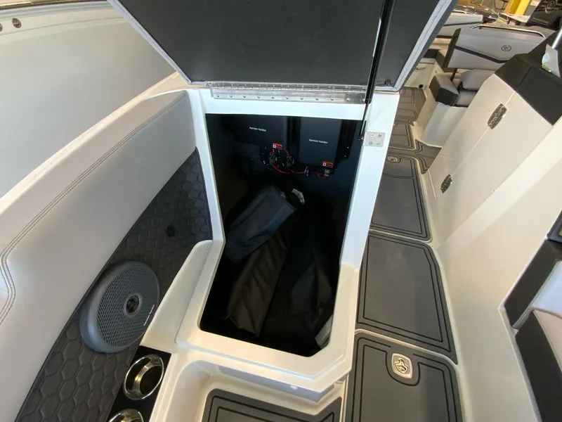 Slide: The Image of Cobalt R8 Surf 2026 - 17