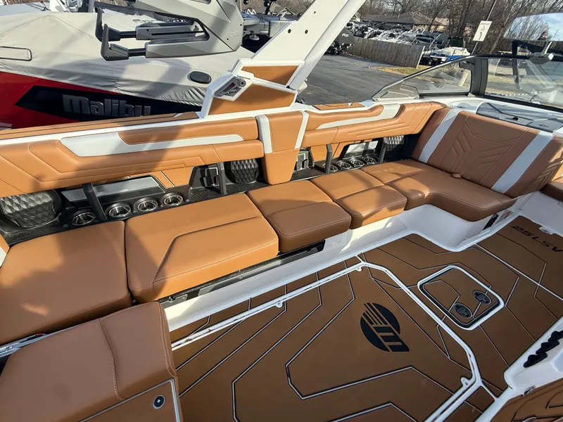 Slide: The Image of Malibu Wakesetter 25 LSV 2026 - 13